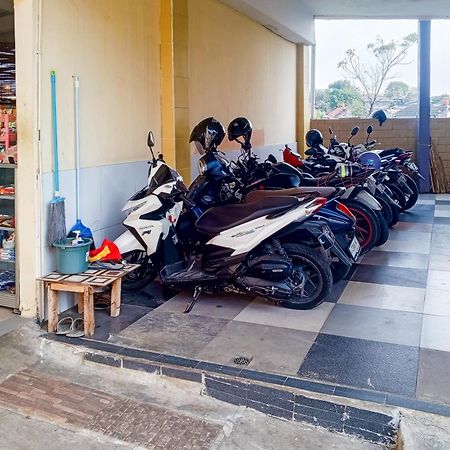ホテル Malibu Syariah Bogor Redpartner エクステリア 写真