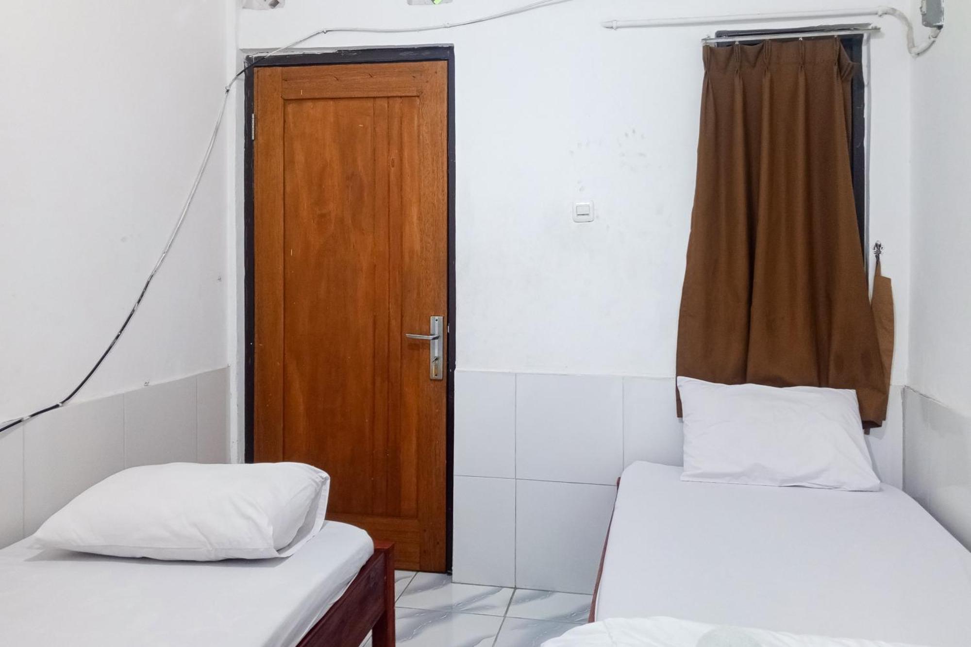 ホテル Malibu Syariah Bogor Redpartner エクステリア 写真