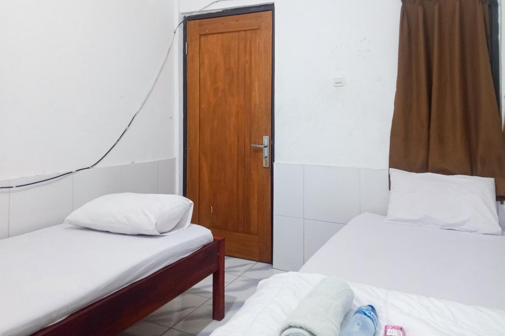 ホテル Malibu Syariah Bogor Redpartner エクステリア 写真