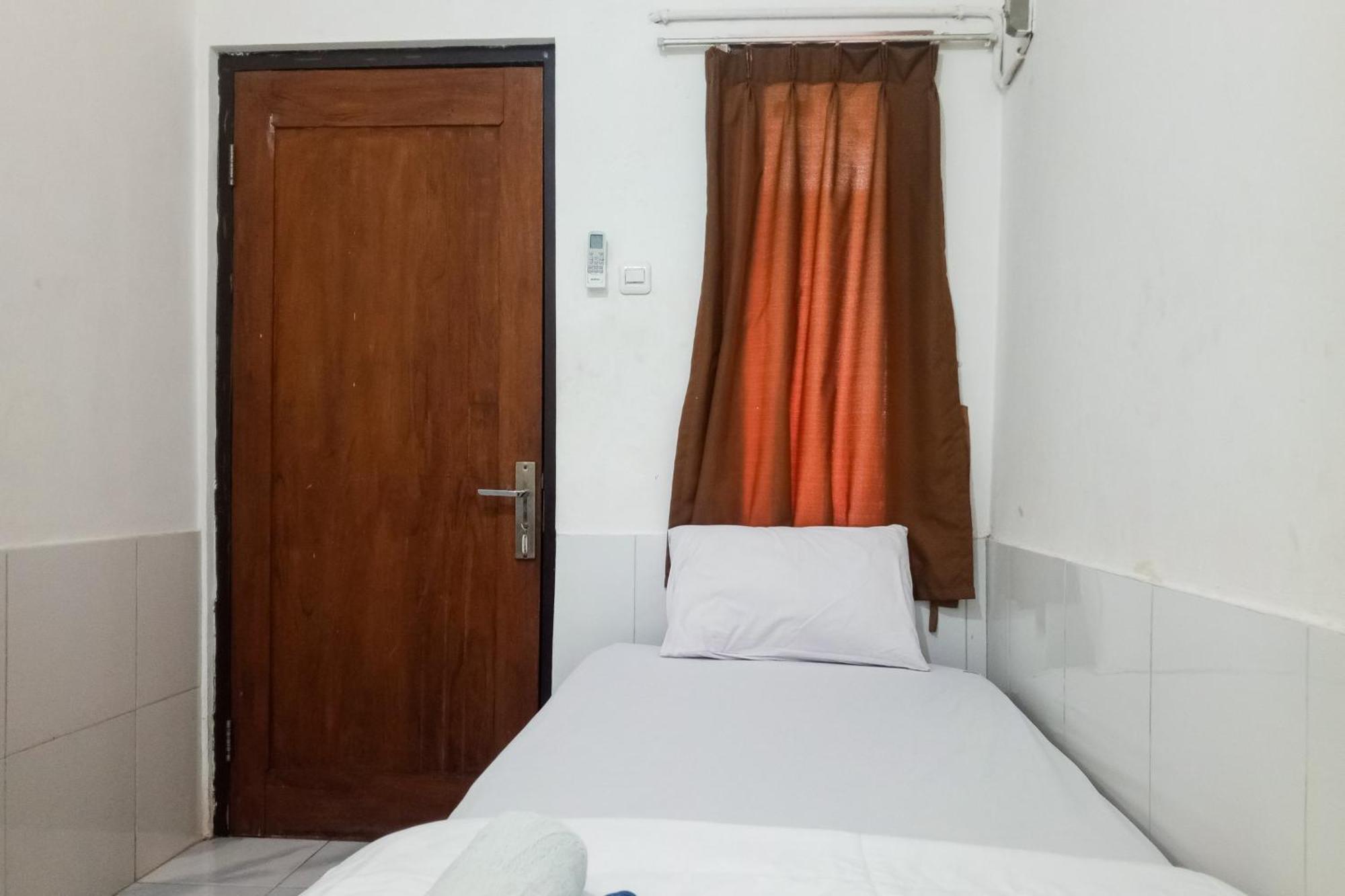 ホテル Malibu Syariah Bogor Redpartner エクステリア 写真