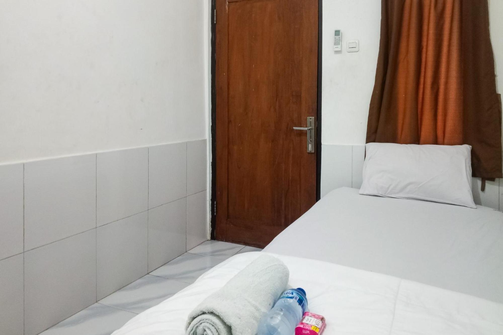 ホテル Malibu Syariah Bogor Redpartner エクステリア 写真