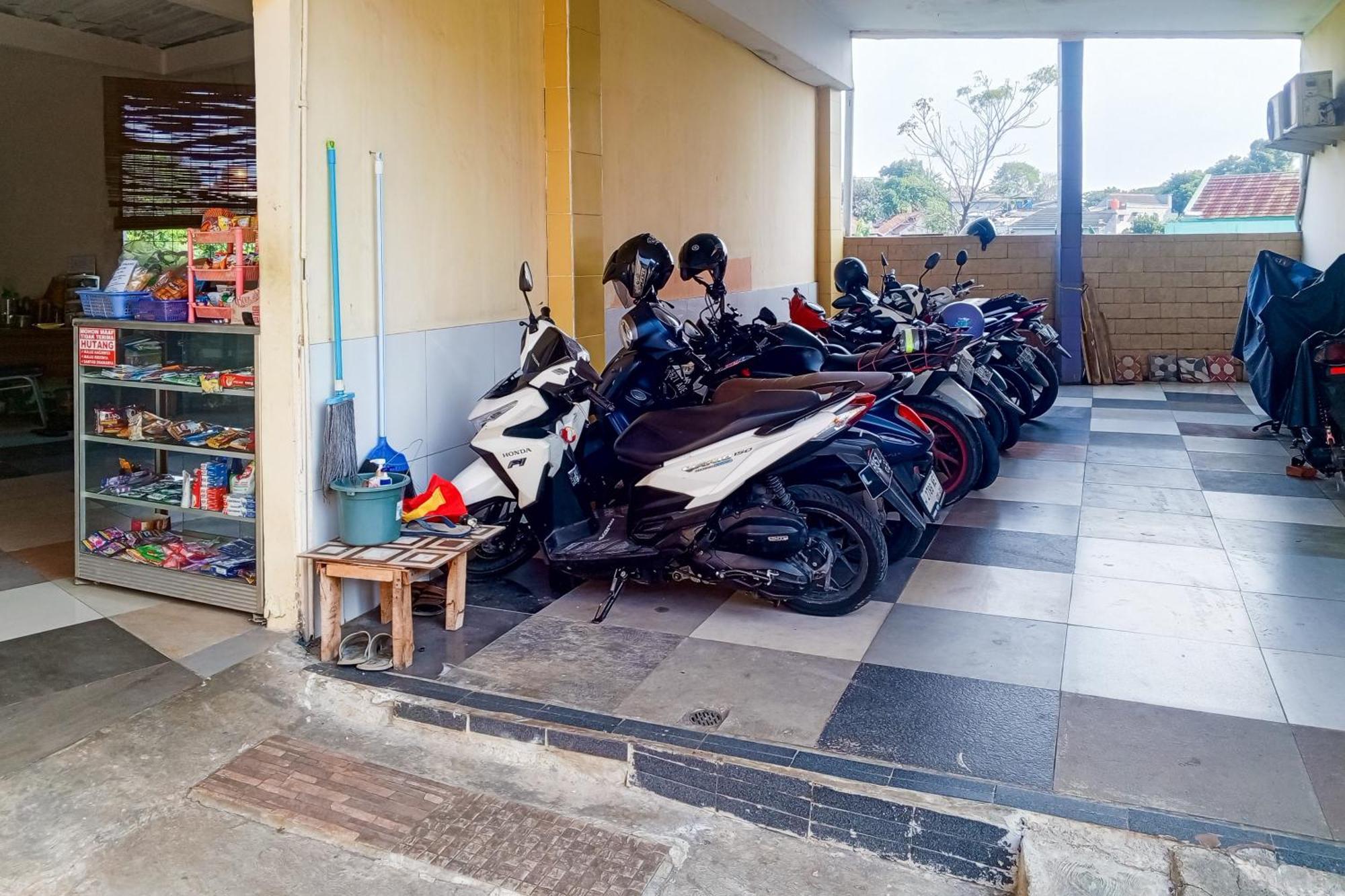 ホテル Malibu Syariah Bogor Redpartner エクステリア 写真