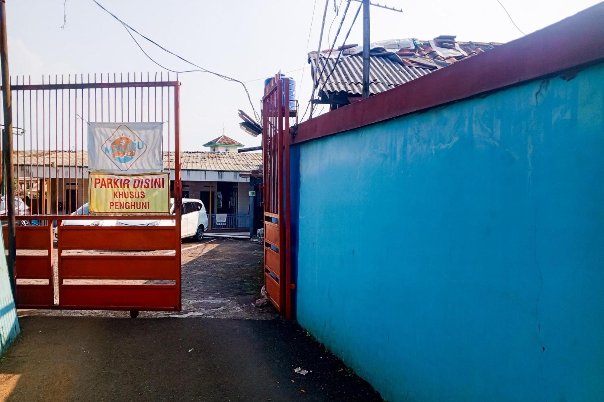 ホテル Malibu Syariah Bogor Redpartner エクステリア 写真