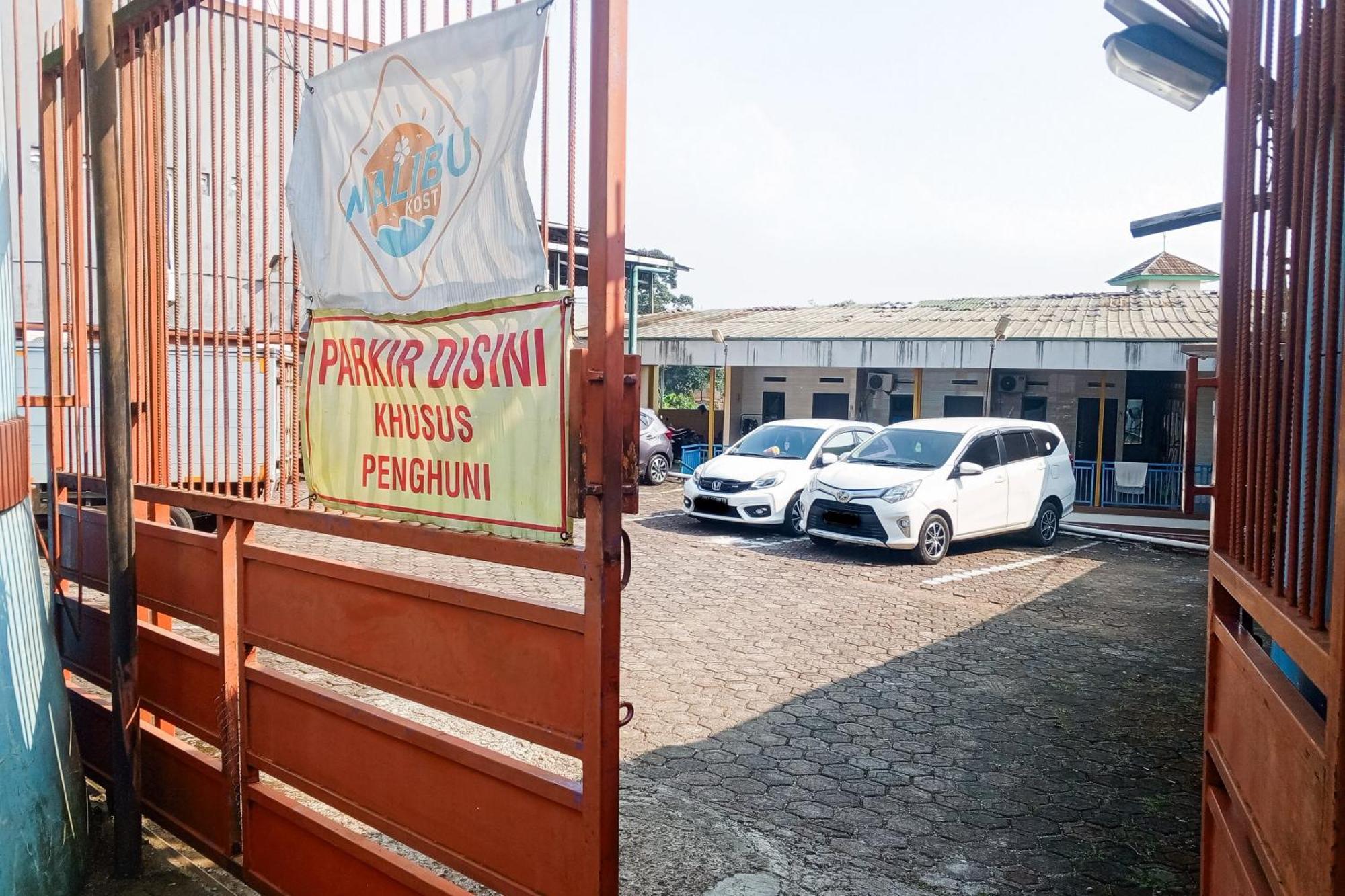 ホテル Malibu Syariah Bogor Redpartner エクステリア 写真