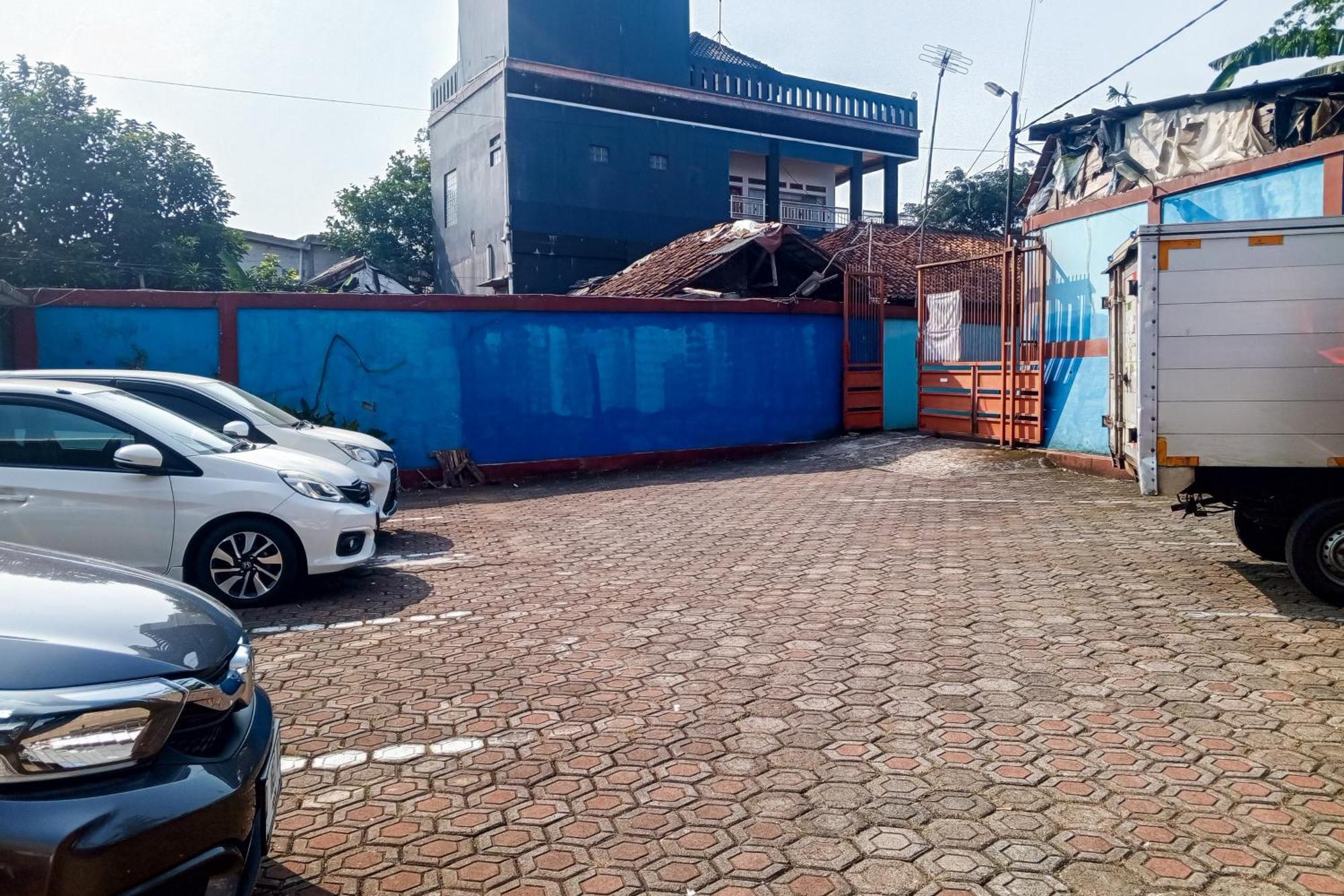 ホテル Malibu Syariah Bogor Redpartner エクステリア 写真