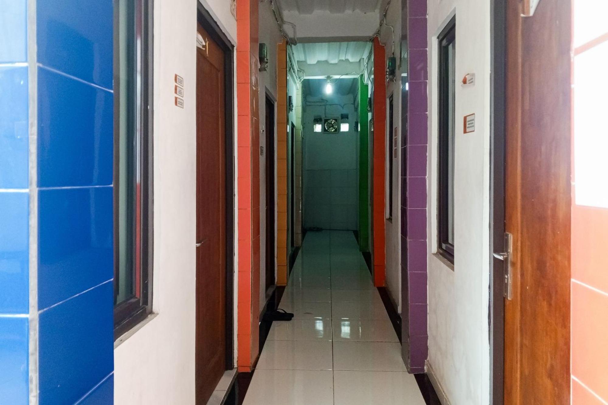 ホテル Malibu Syariah Bogor Redpartner エクステリア 写真